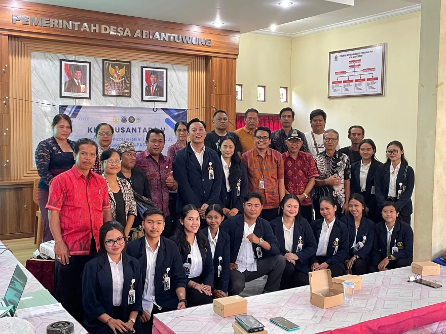 Penerimaan Mahasiswa KKN Universitas Hindu Negeri I Gusti Bagus Sugriwa Denpasar di Desa Abiantuwung